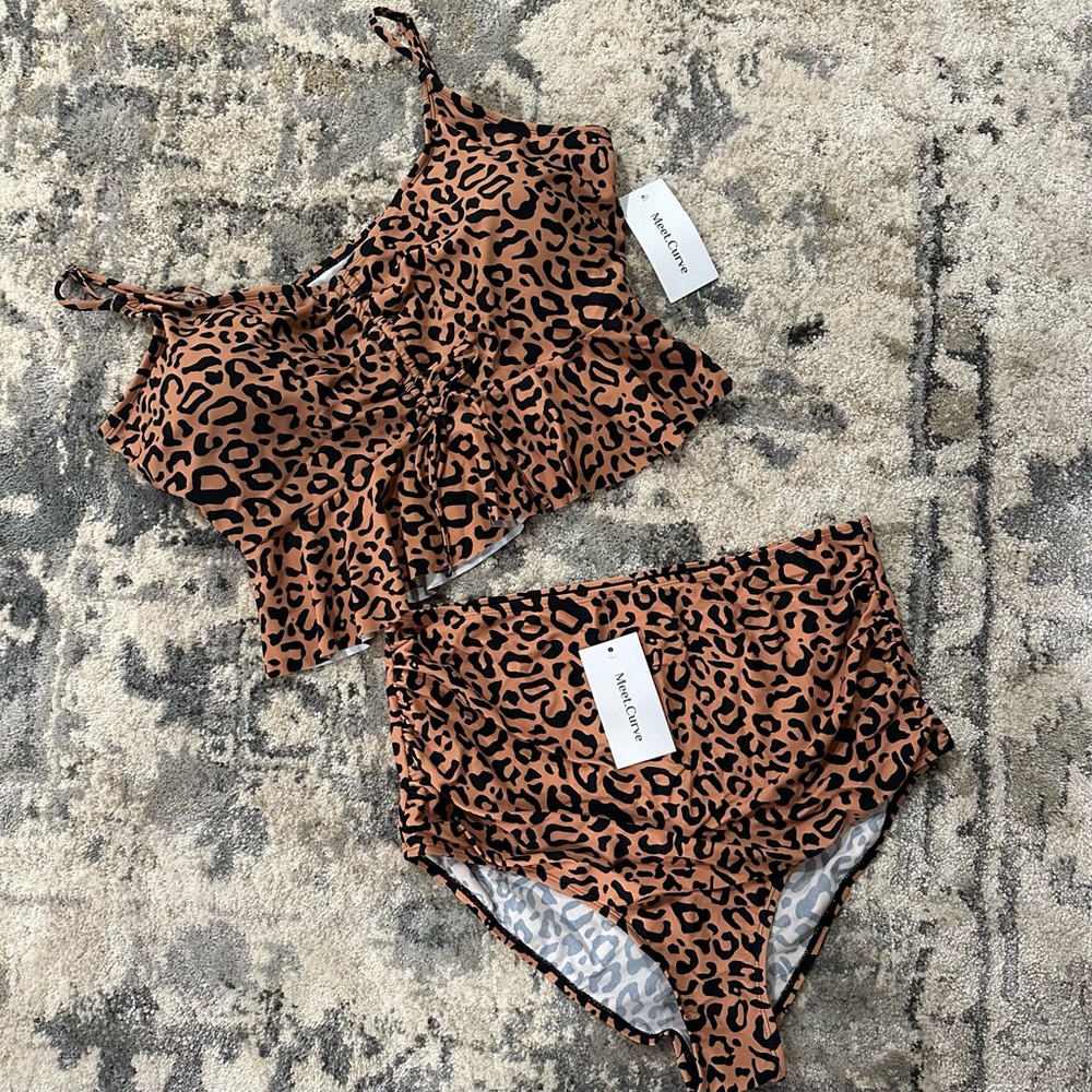 NWT* Cute Swimmy Top- 3XL Bottoms- 2XL